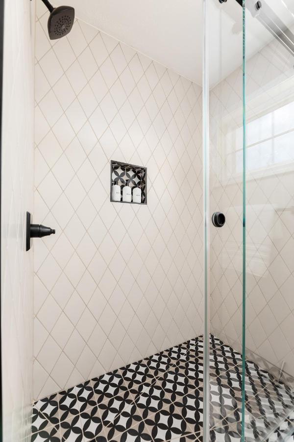 Midtown Modern - Urban Condo Walkable To Bars And Beach Traverse City Esterno foto