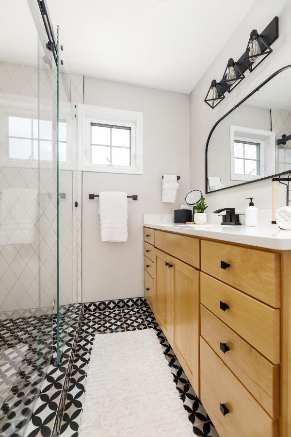 Midtown Modern - Urban Condo Walkable To Bars And Beach Traverse City Esterno foto