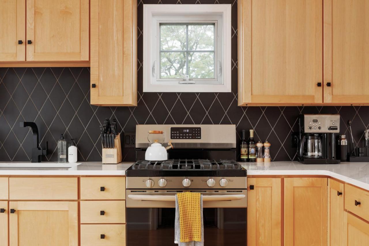 Midtown Modern - Urban Condo Walkable To Bars And Beach Traverse City Esterno foto